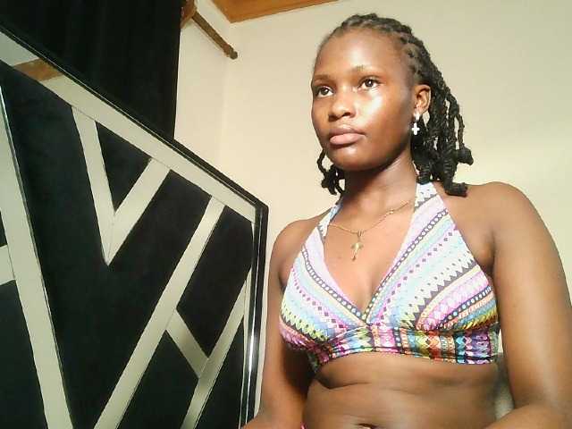 Oliviablue live cam on BongaCams