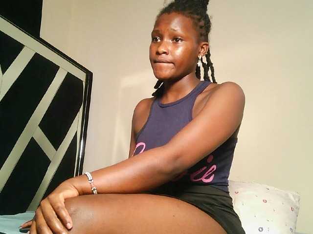 Oliviablue live cam on BongaCams