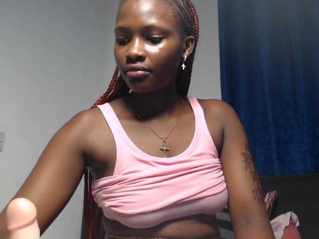 Oliviablue live cam on BongaCams