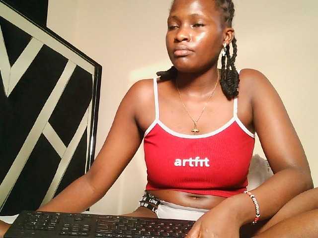 Oliviablue live cam on BongaCams