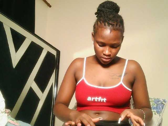 Oliviablue live cam on BongaCams