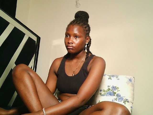 Oliviablue live cam on BongaCams