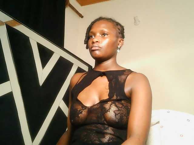 Oliviablue live cam on BongaCams