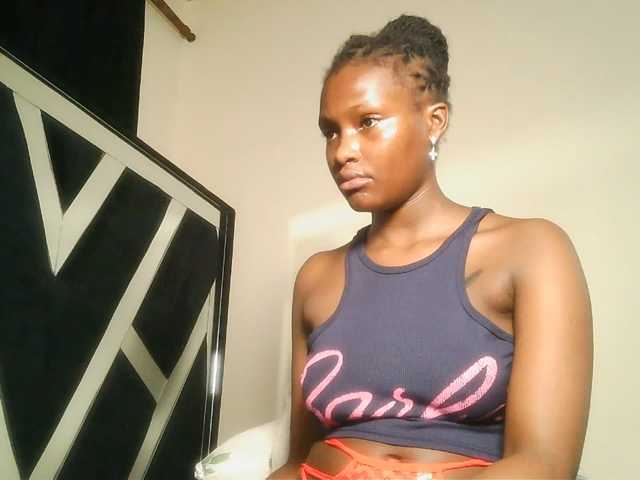 Oliviablue live cam on BongaCams