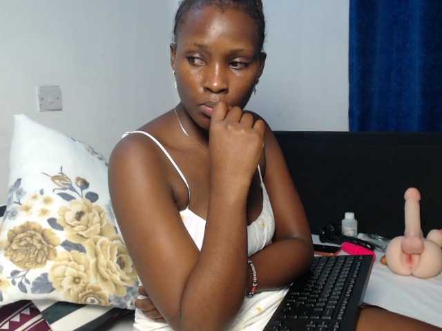 Oliviablue live cam on BongaCams