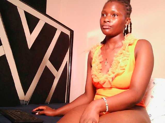 Oliviablue live cam on BongaCams