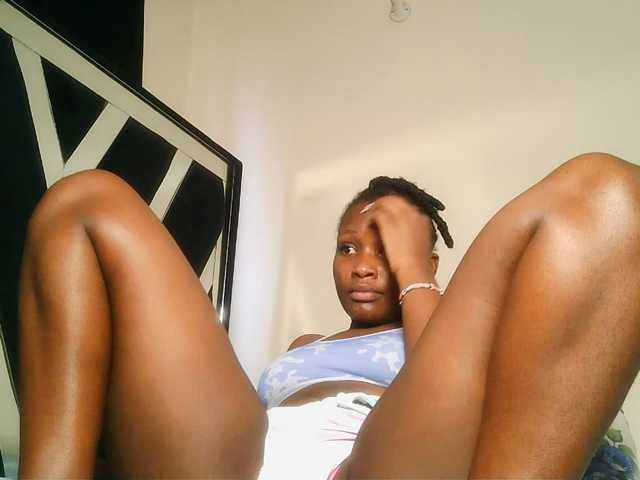 Oliviablue live cam on BongaCams