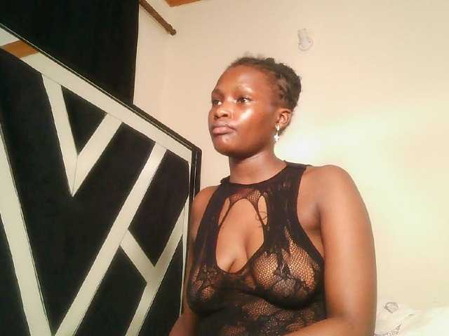 Oliviablue live cam on BongaCams