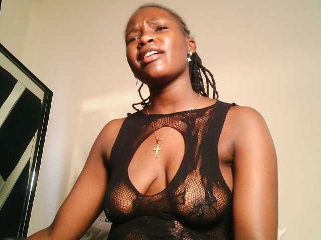 Oliviablue live cam on BongaCams
