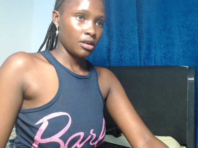 Oliviablue live cam on BongaCams