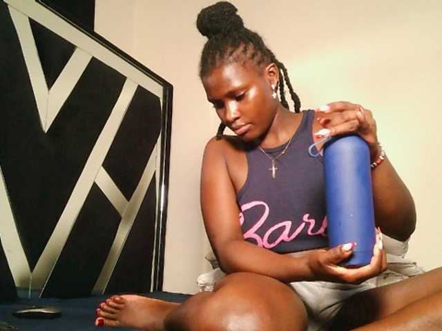 Oliviablue live cam on BongaCams