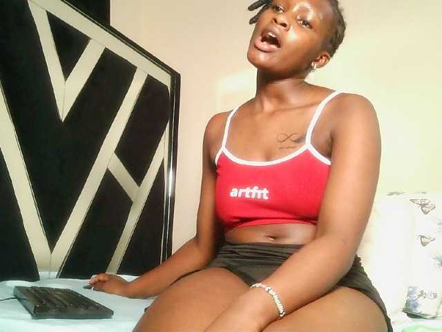 Oliviablue live cam on BongaCams