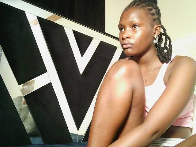 Oliviablue live cam on BongaCams