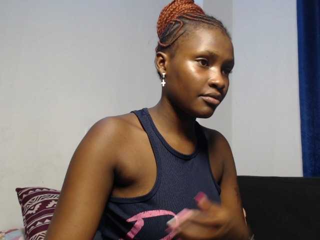 Oliviablue live cam on BongaCams