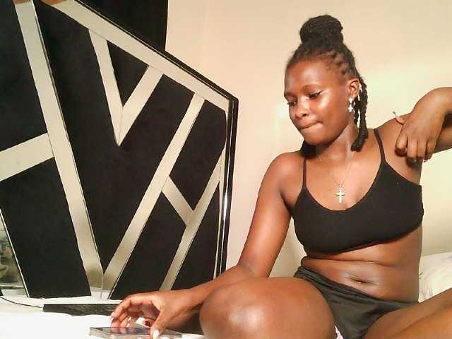 Oliviablue live cam on BongaCams