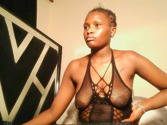 Oliviablue live cam on BongaCams