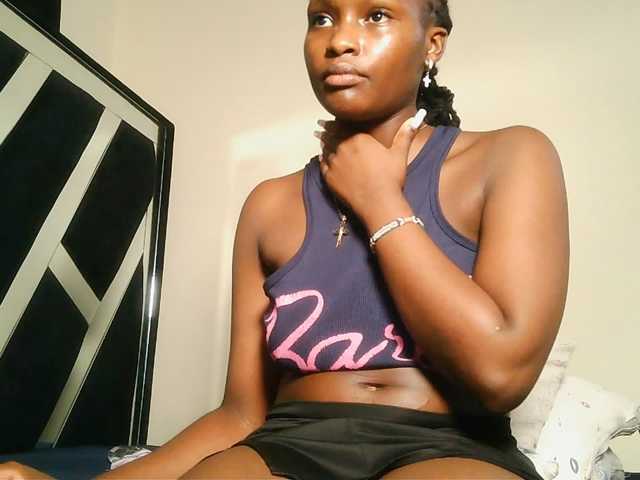 Oliviablue live cam on BongaCams
