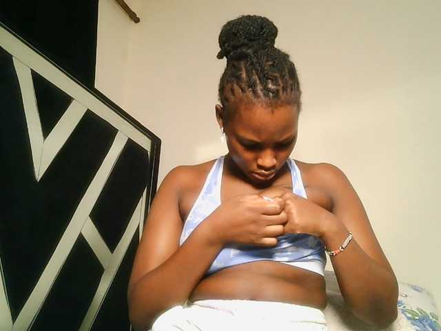 Oliviablue live cam on BongaCams