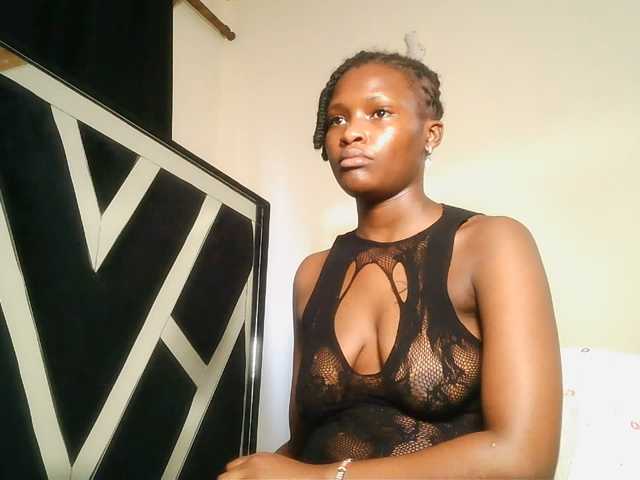 Oliviablue live cam on BongaCams
