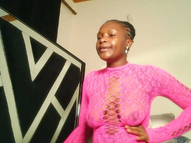Oliviablue live cam on BongaCams