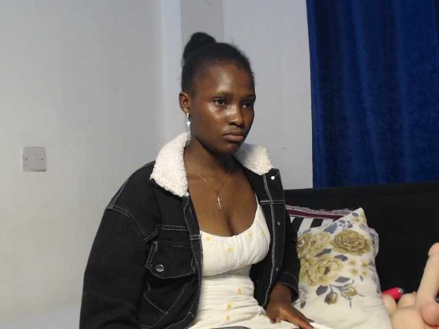 Oliviablue live cam on BongaCams