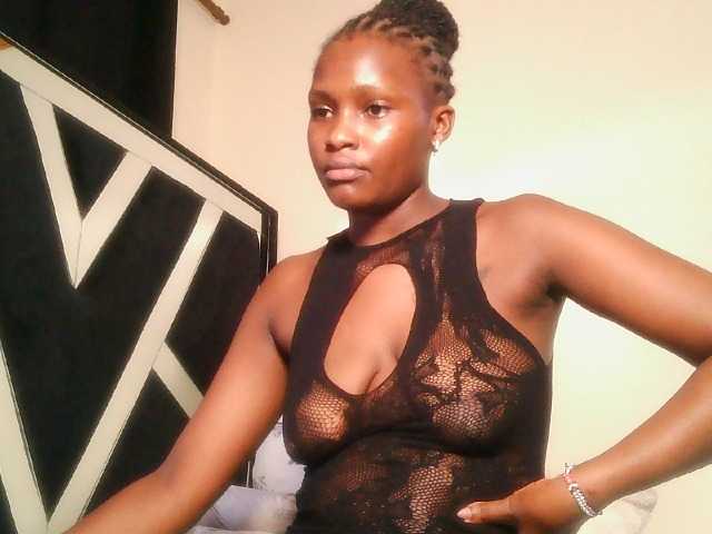 Oliviablue live cam on BongaCams