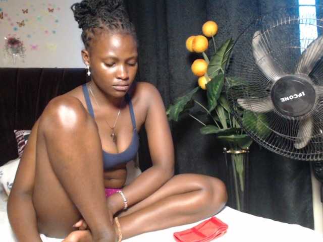 Oliviablue live cam on BongaCams