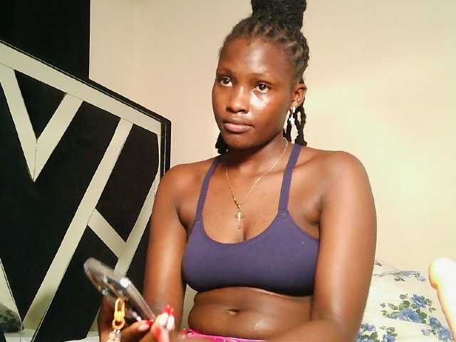 Oliviablue live cam on BongaCams