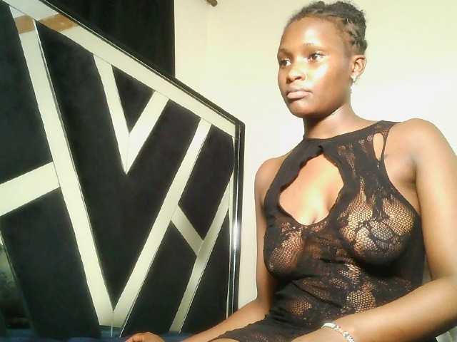Oliviablue live cam on BongaCams