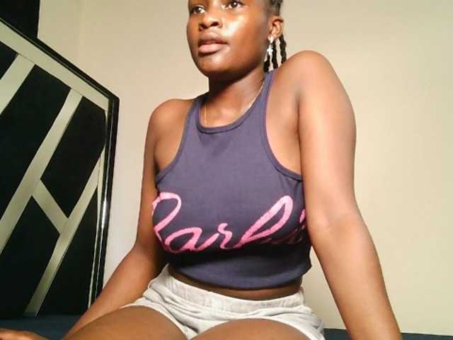 Oliviablue live cam on BongaCams