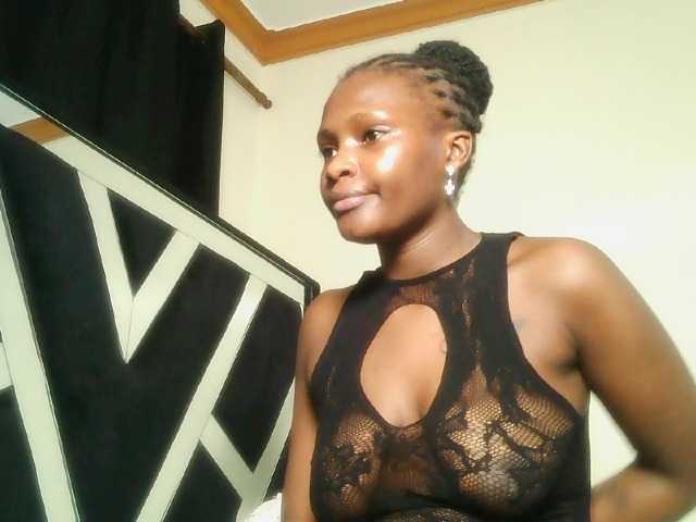 Oliviablue live cam on BongaCams