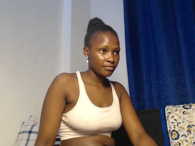 Oliviablue live cam on BongaCams