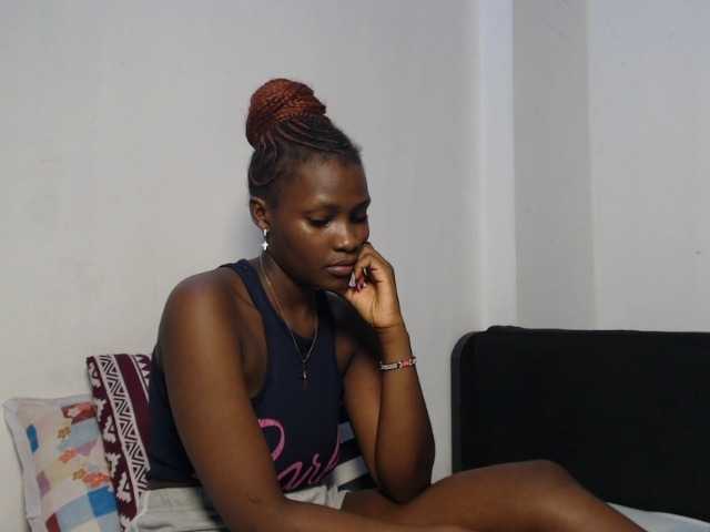 Oliviablue live cam on BongaCams