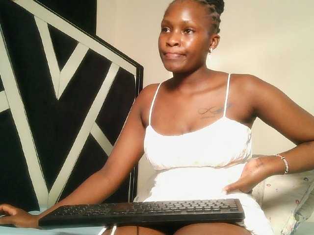 Oliviablue live cam on BongaCams
