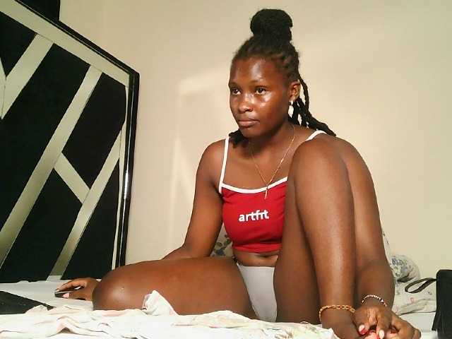 Oliviablue live cam on BongaCams