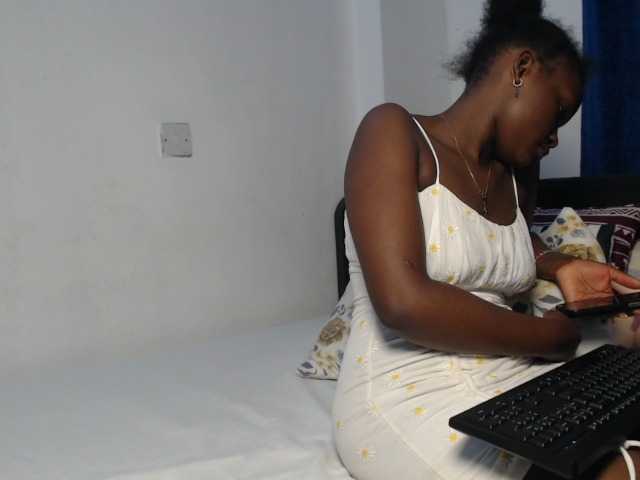 Oliviablue live cam on BongaCams