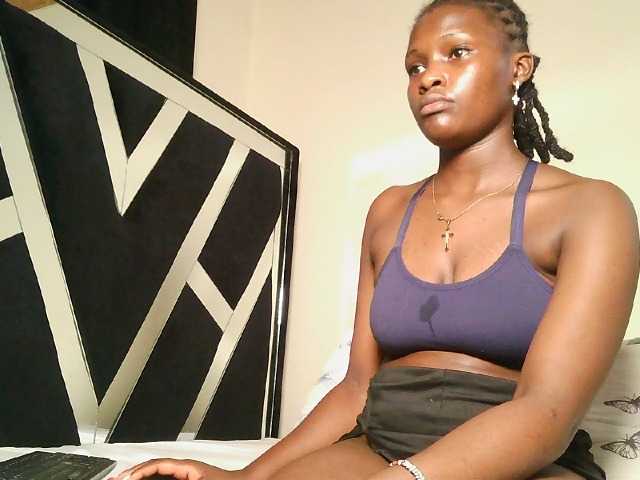 Oliviablue live cam on BongaCams
