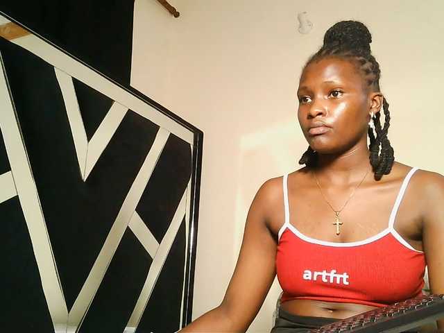 Oliviablue live cam on BongaCams