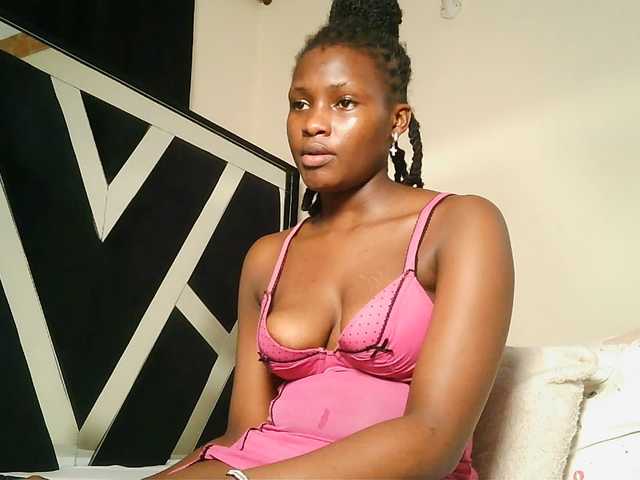 Oliviablue live cam on BongaCams