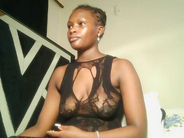 Oliviablue live cam on BongaCams