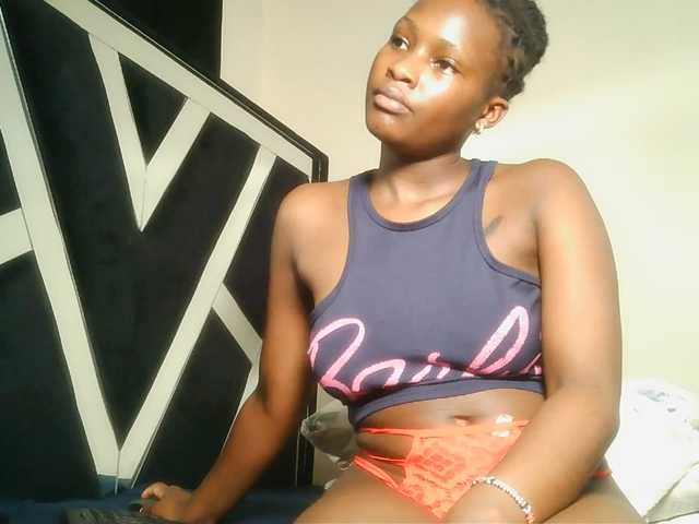Oliviablue live cam on BongaCams