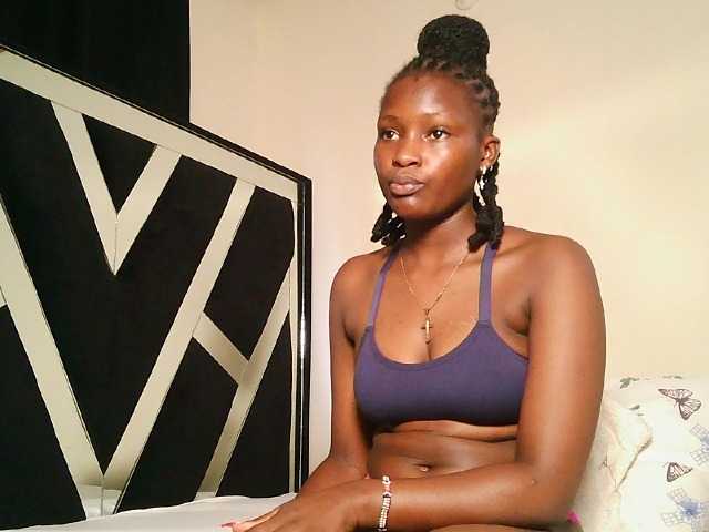Oliviablue live cam on BongaCams