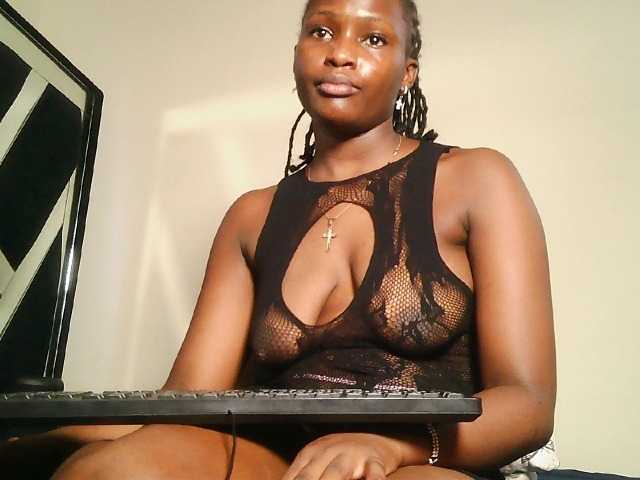 Oliviablue live cam on BongaCams