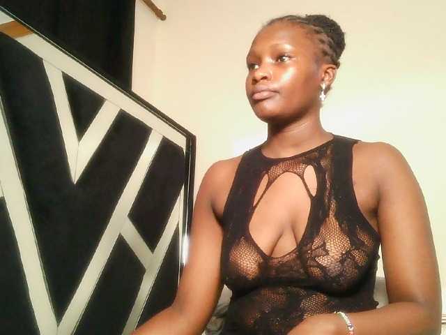 Oliviablue live cam on BongaCams