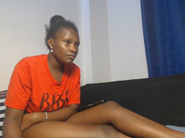 Oliviablue live cam on BongaCams