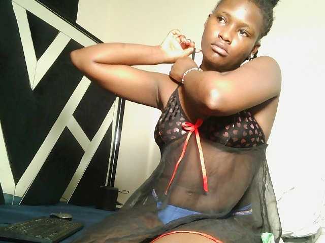 Oliviablue live cam on BongaCams