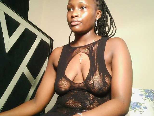 Oliviablue live cam on BongaCams