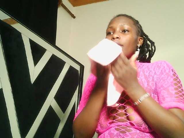 Oliviablue live cam on BongaCams