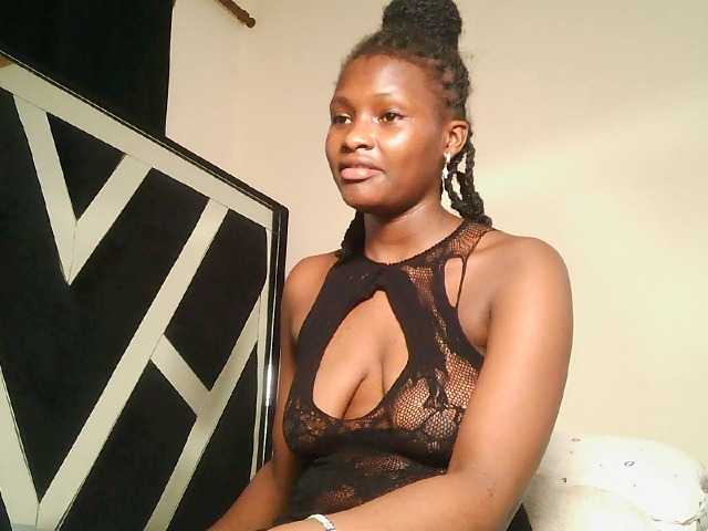 Oliviablue live cam on BongaCams