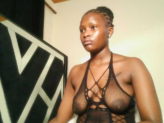 Oliviablue live cam on BongaCams